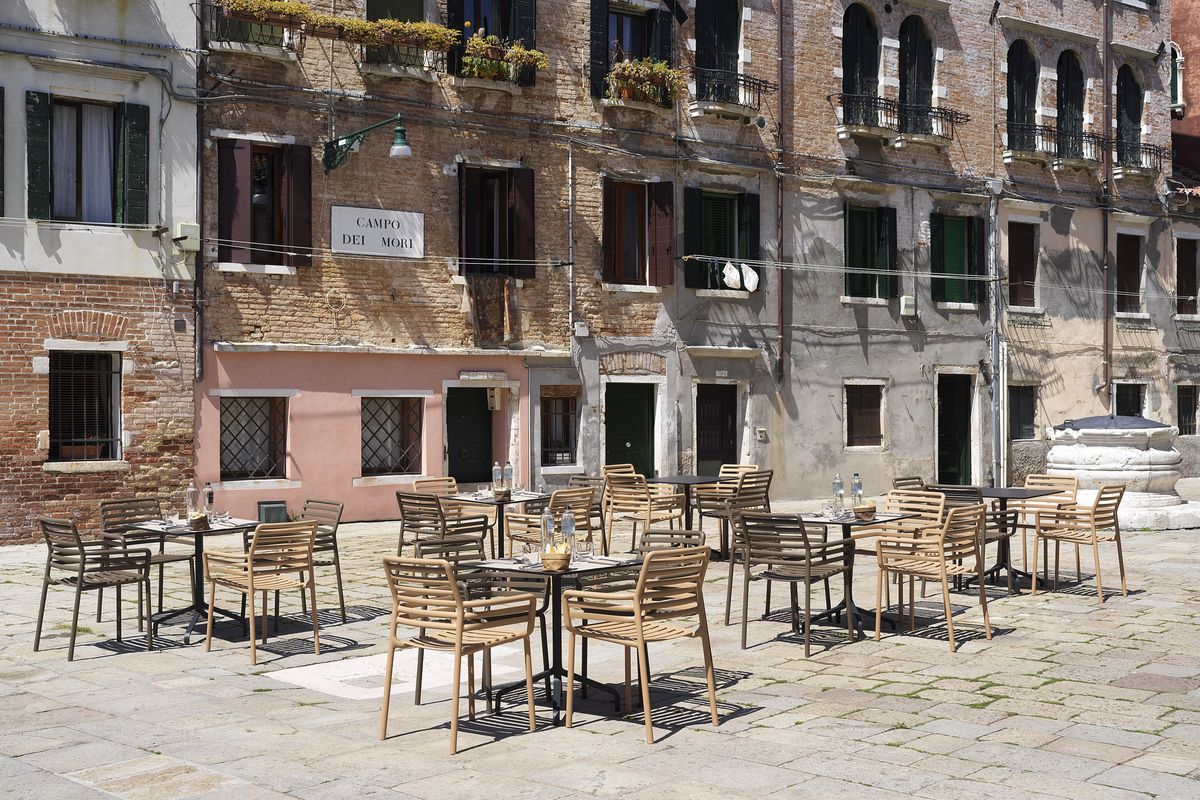 Nardi Doga stabelbar spisestol - cappucino