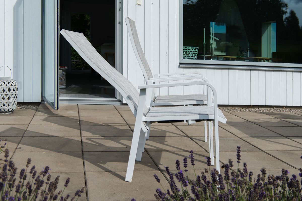 Reddington regulerbar stol - hvit/lingrå